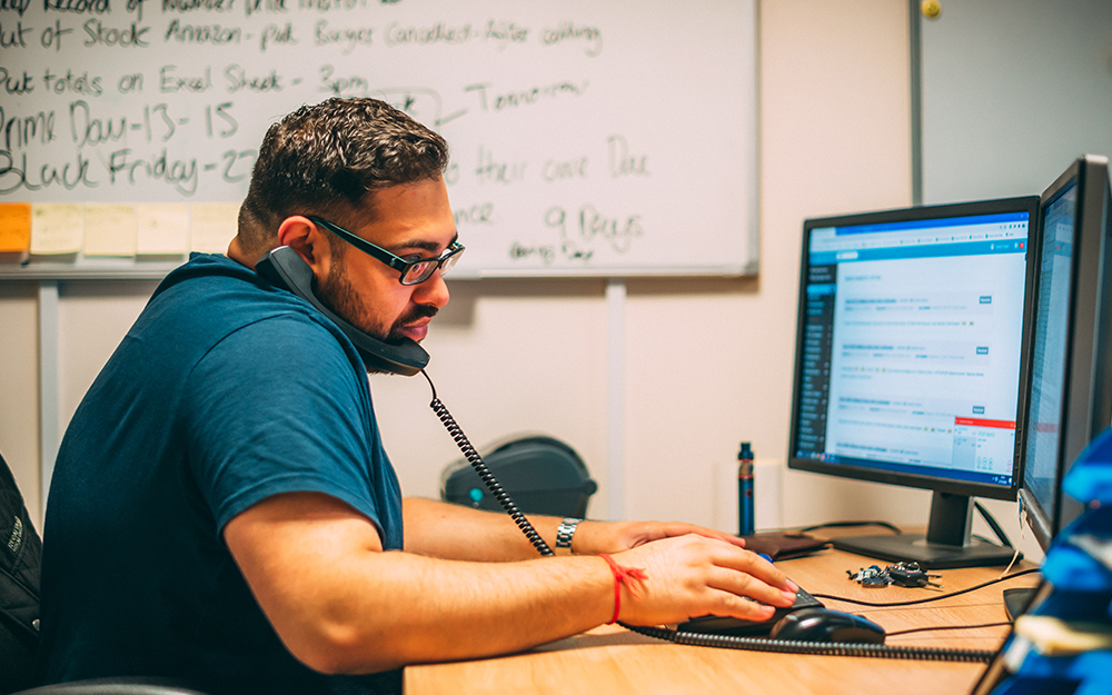 Mattress Online customer service answering a phone call